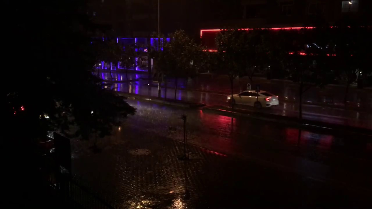 Doğal Yağmur ve Trafik sesi  asmr tekrarsız ( Natural Rain and Trafic sound asmr No loop)