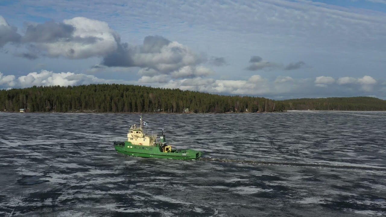 Jäänmurtaja Tyrsky Kuopiossa Kallavedellä