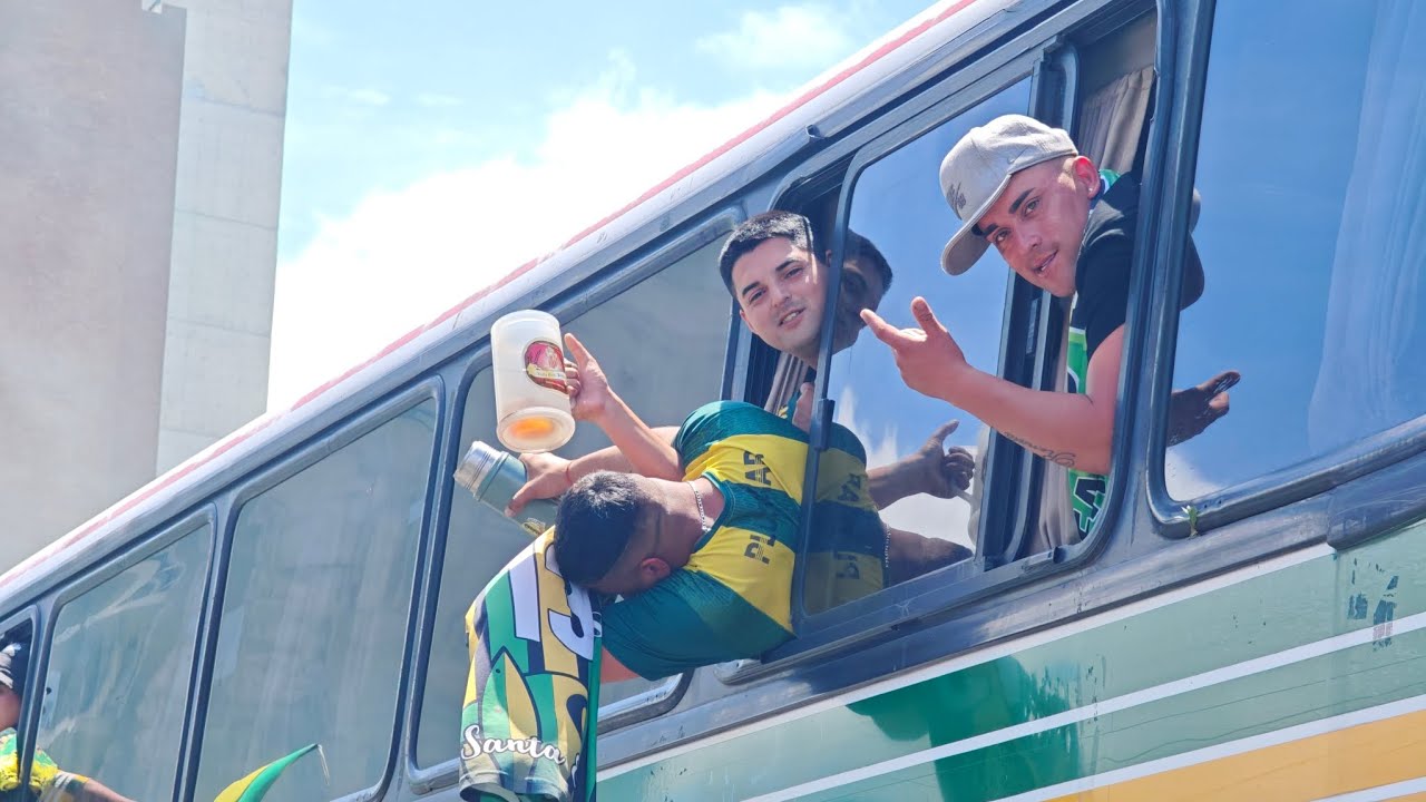 Así fué la impresionante caravana de marplatenses en Rosario para el ascenso de Aldosivi