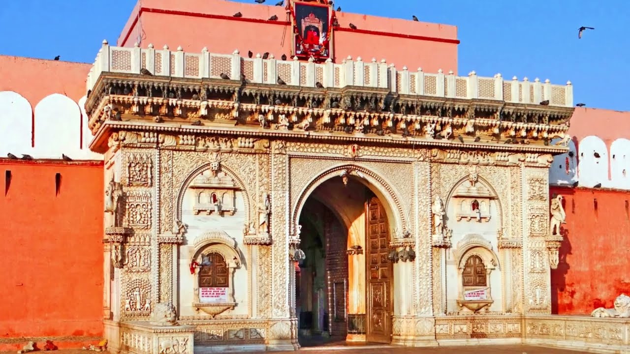 ऐसा मंदिर जहां  की जाती है चूहों की पूजा | माता की सेवा करते हैं चूहे
