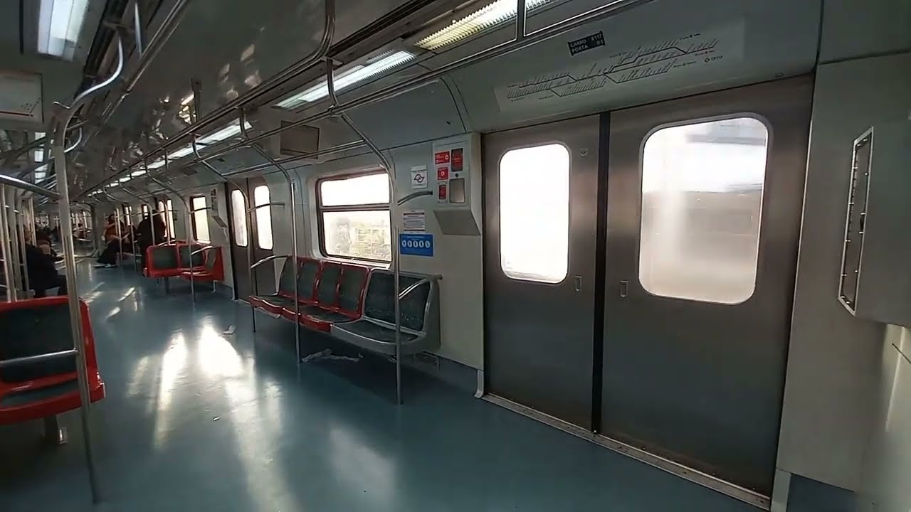 (CPTM) trecho entre as estações Luz e Barra Funda na série 8000(S120) linha 11 Coral