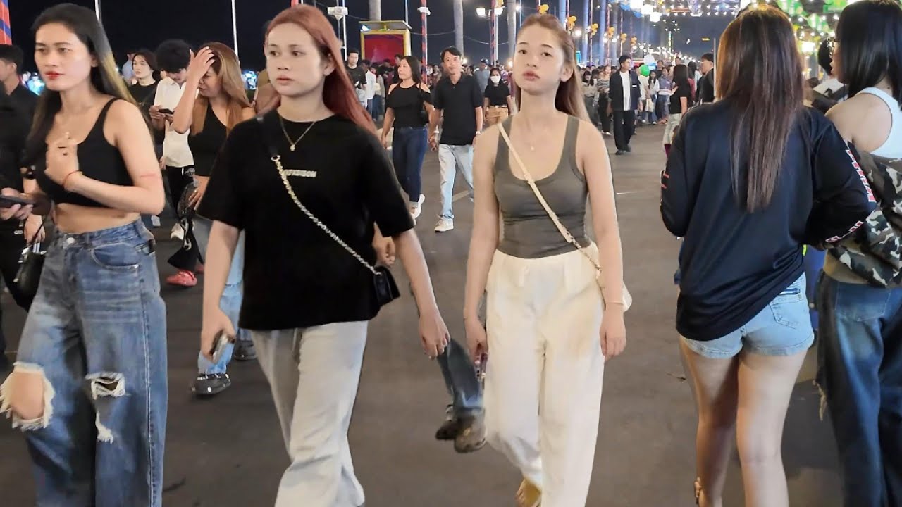 Cambodia Nightlife | Walking Tour in Phnom Penh at Night, Cambodian Street Food 2025