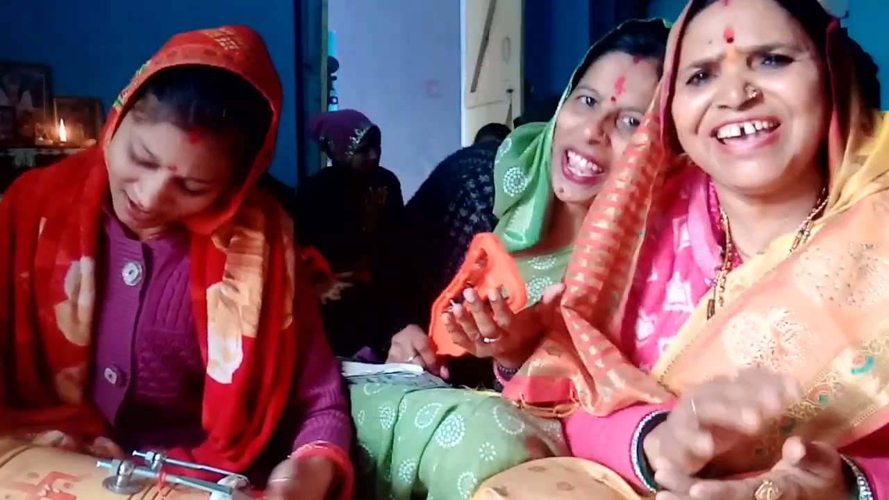 सामने भोले बाबा बगल में गोरा है