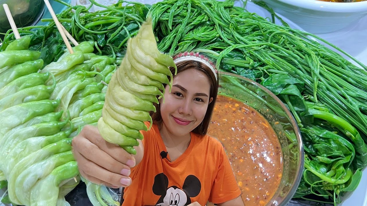 เมนูบ้านๆค่ะแกงบุกกินกับน้ำพริกมะนาวผักลวกดีงามมากค่ะ