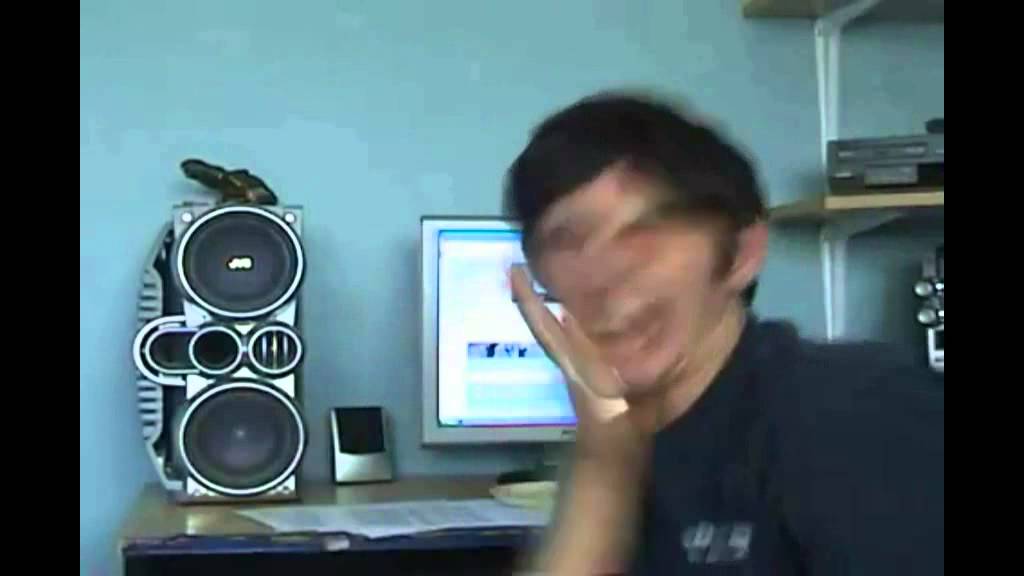 Kyle Blanchard slaps the ever living crap out of himself