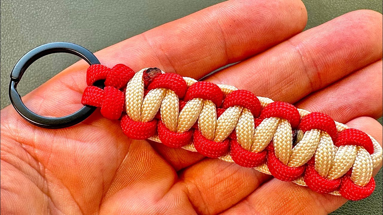 Make Your First 2-Colour Cobra Weave Paracord Keychain In Minutes!