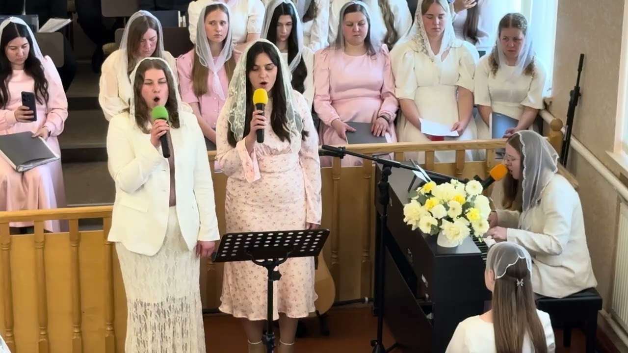Спів гурту &laquo;Мій Ісус живий&raquo;