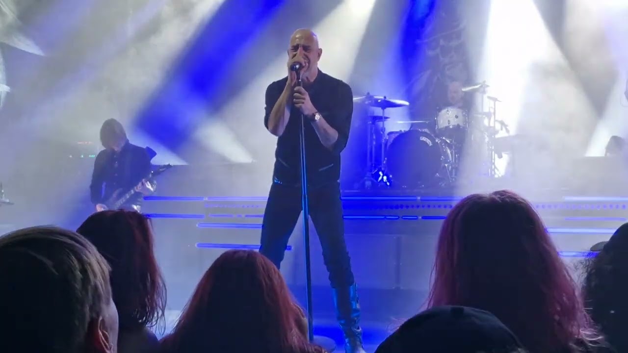 Eisbrecher - Live in Vienna 2025 - Einzelgänger