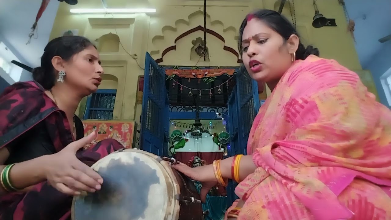 है मुरली धर छलिया मोहन हम भी तुमको दिल दे बैठे