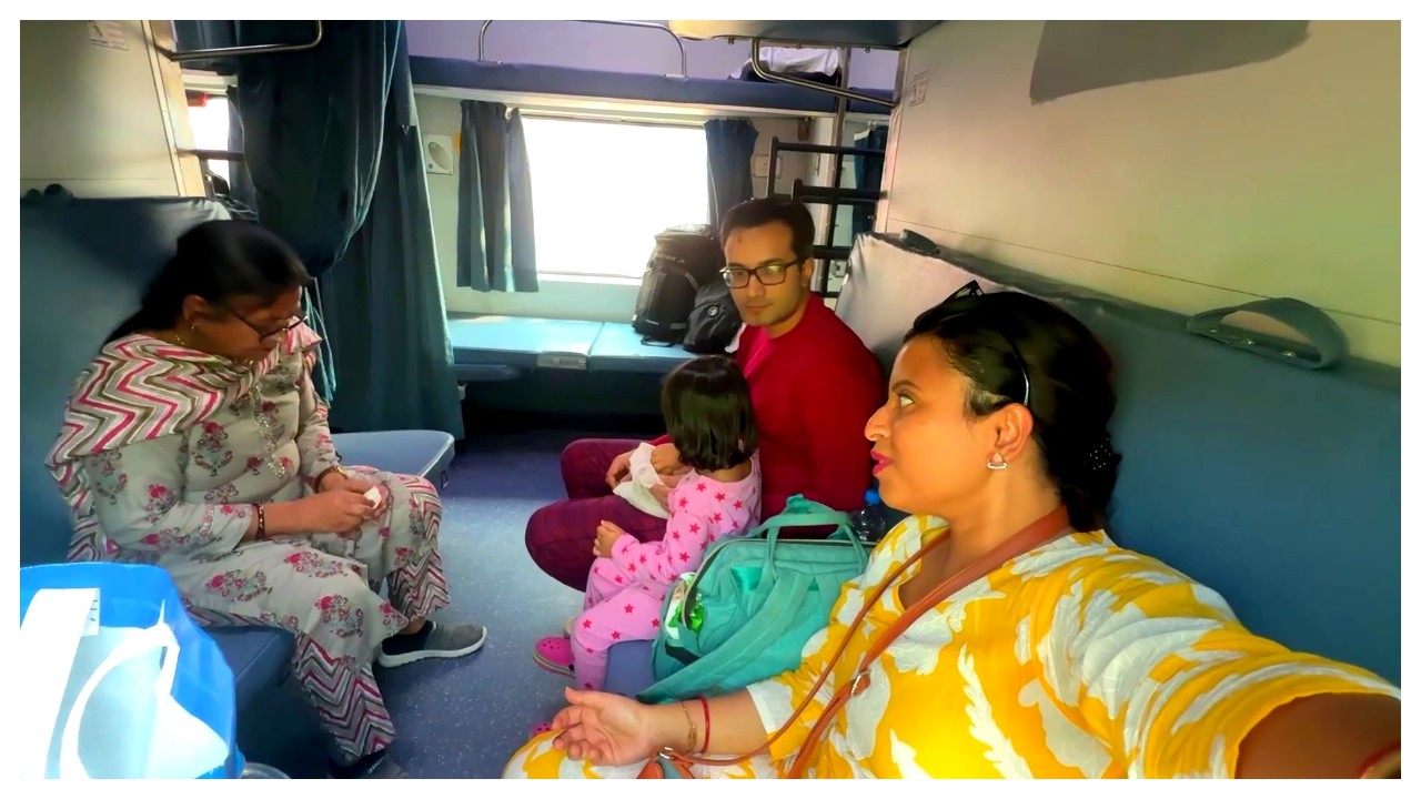 Hyderabad to kolkata train journey me huya bada accident, der rat ghar pouche | @GlamWithMe