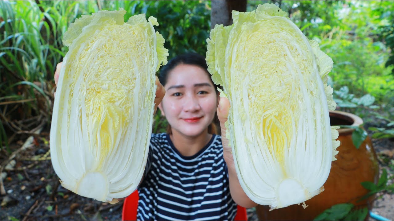 Tasty Chinese Cabbage Soup For Rainy Day - Yummy Chinese Cabbage Soup Cooking - Cooking With Sros
