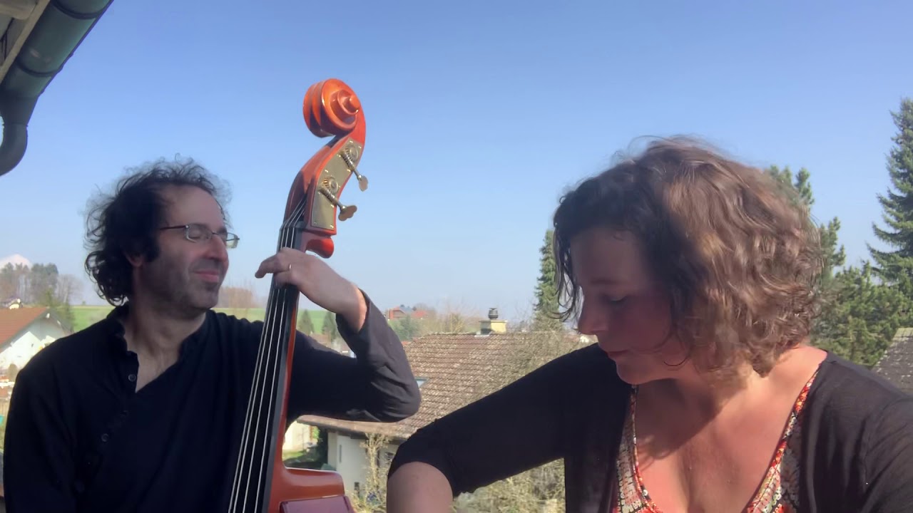 CORDELIA & Jonathan Keren - Monteverdi with a looper from their balcony (quarantine video)