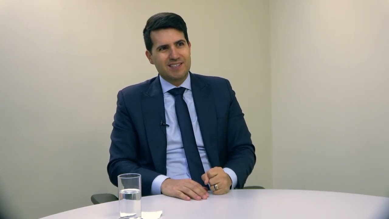 Projeto memória entrevista o advogado Rodrigo Fortunato