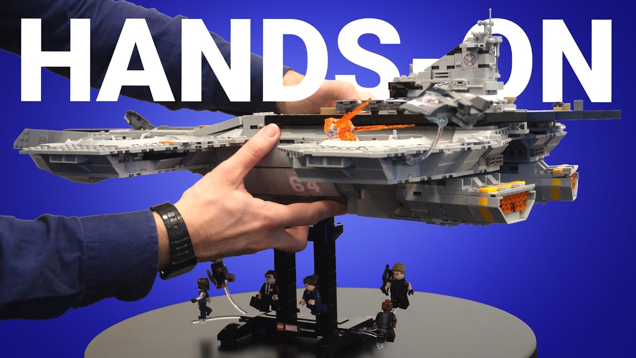 При непосредственном осмотре гигантский вертолетоносец из LEGO поражает вниманием к деталям.