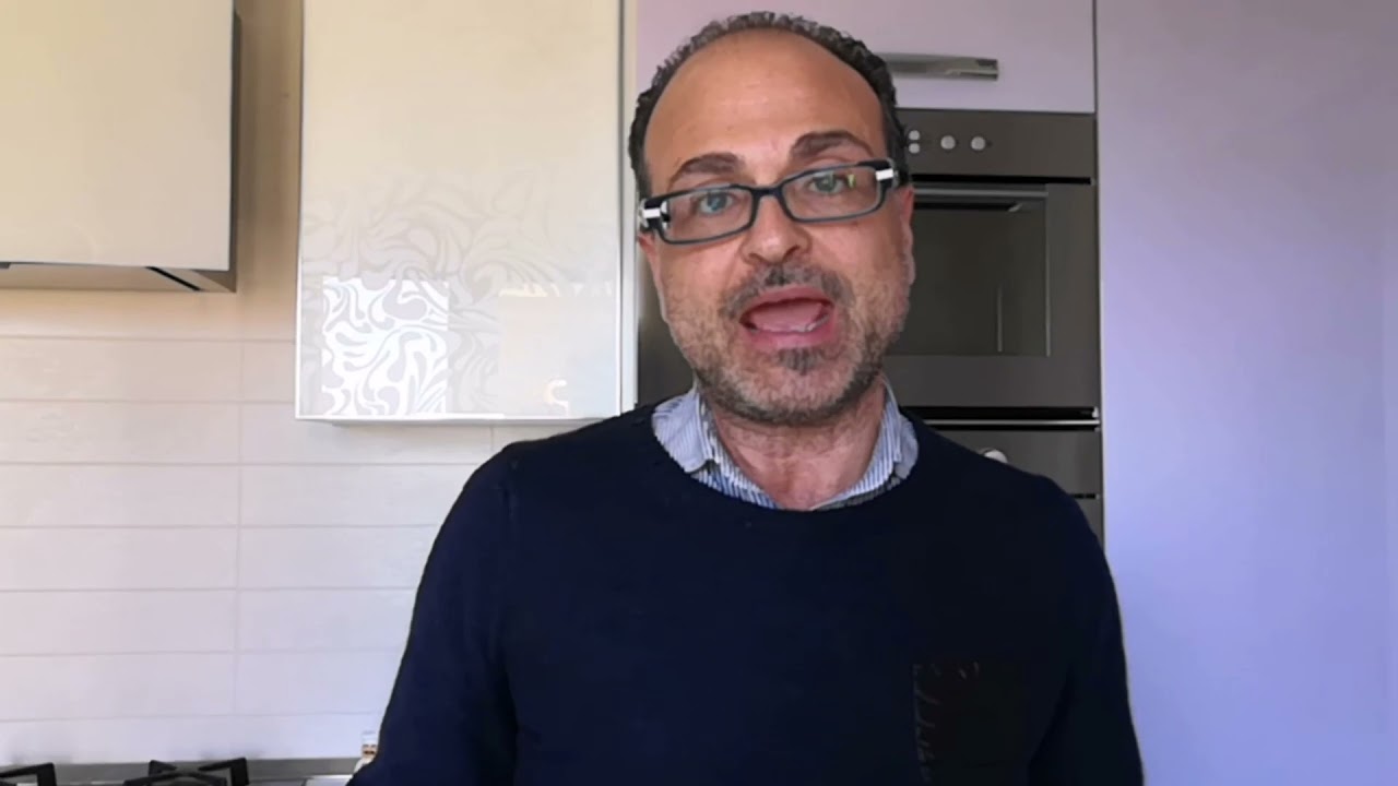 Pizza Napoletana Contemporanea 50% Poolish idratazione 75% cotta nel forno di casa.