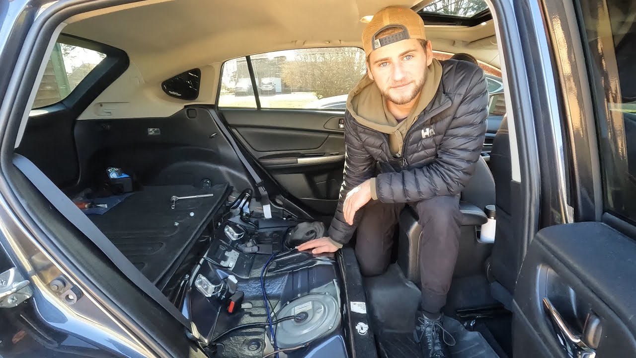 Снятие заднего сиденья Subaru Crosstrek