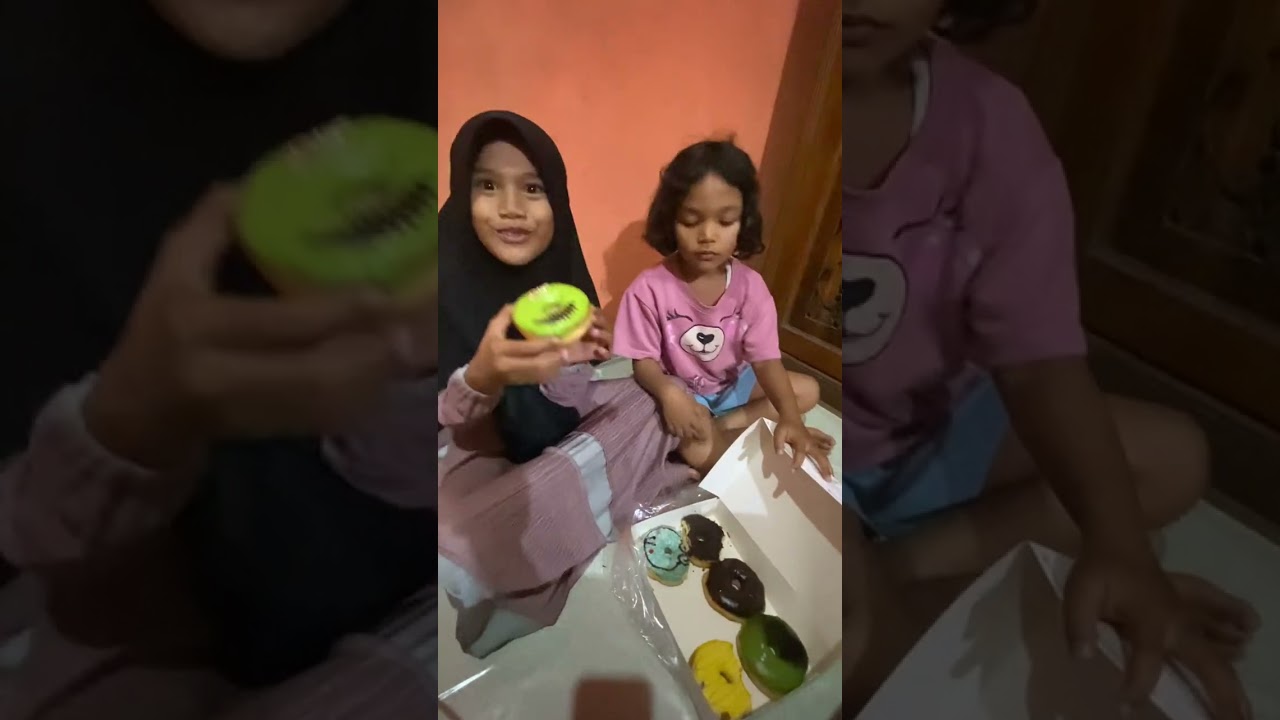 MAKAN KUE DONAT MADU #makan #kuedonat #kue #meulaboh #acehdarussalam 