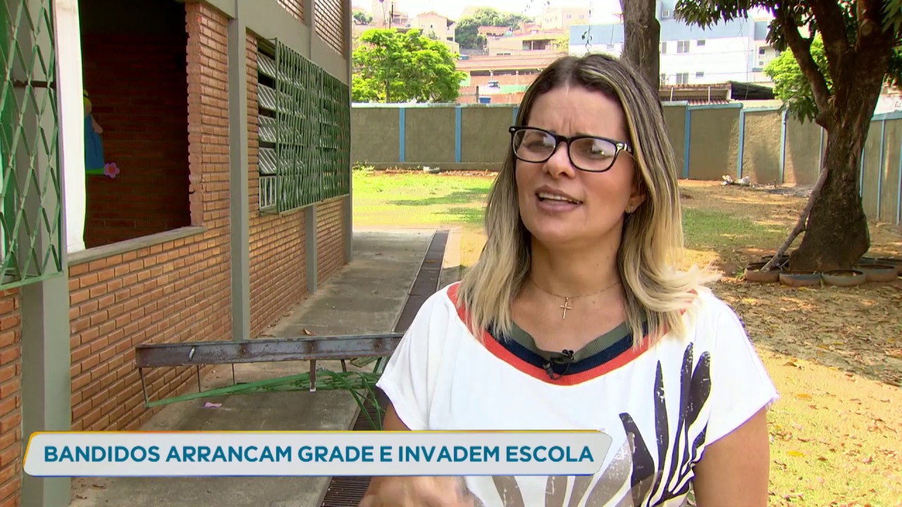 Escola em Vespasiano (MG) é invadida e tem janela arrancada