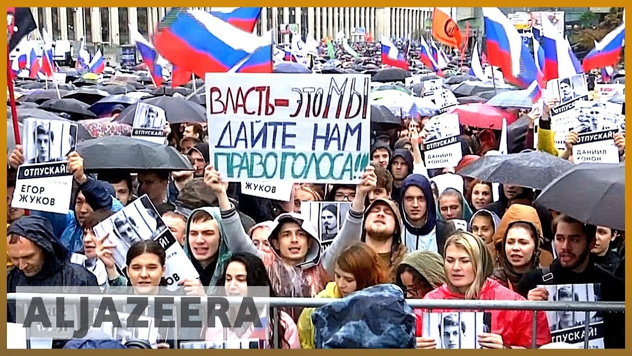 Tens of thousands rally at election protest in Moscow