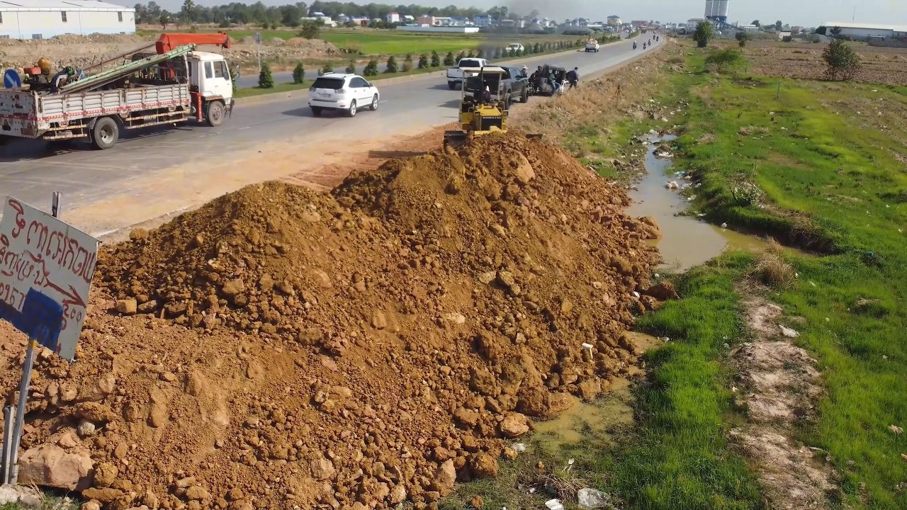 Incredible!! Skilled land filling process using Powerful Bulldozer And Dump Trucks