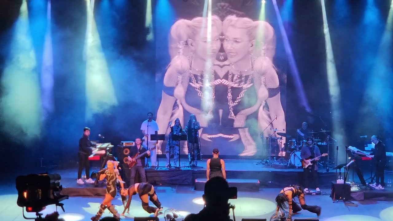 Hande Yener - Sebastian x Benden Bir Tane Daha Yok @ Ankara Oran Açıkhava Sahnesi | 21 Eylül 2024