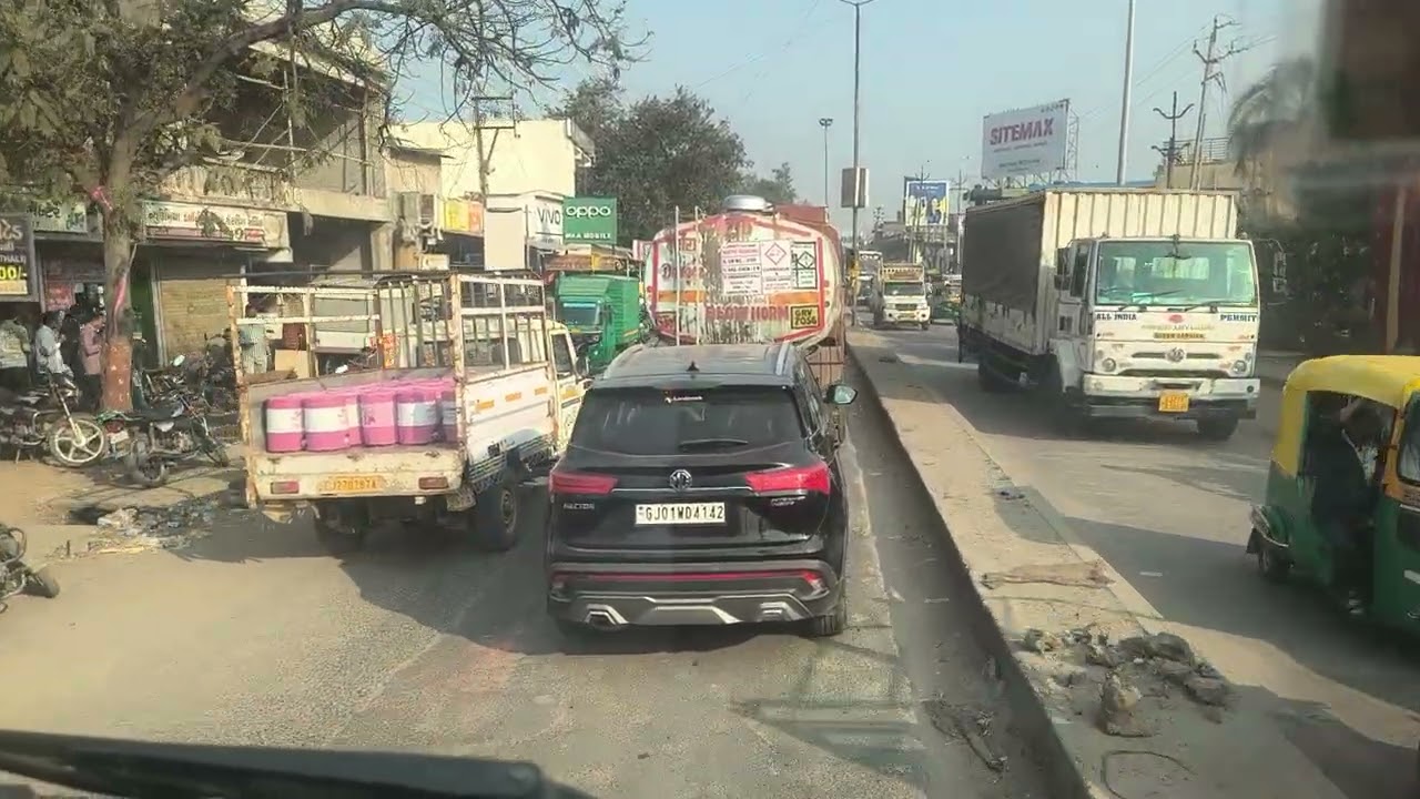 ગુજરાત માં લગ્ન નો વરઘોડો આવી રીતે રસ્તા ઉપર નીકળે ટ્રાફિક જામ કરીને
