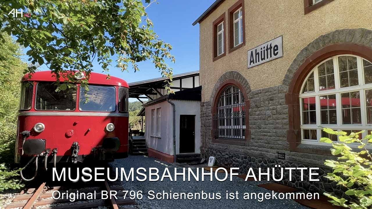 MUSEUMSBAHNHOF AHÜTTE - Original Schienenbus eingetroffen