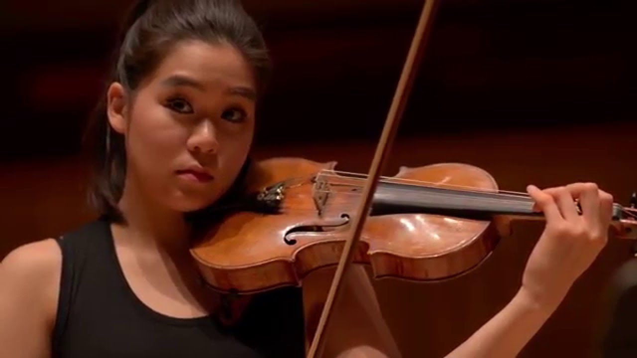 Esther Yoo plays Sibelius’ Violin Concerto in D minor