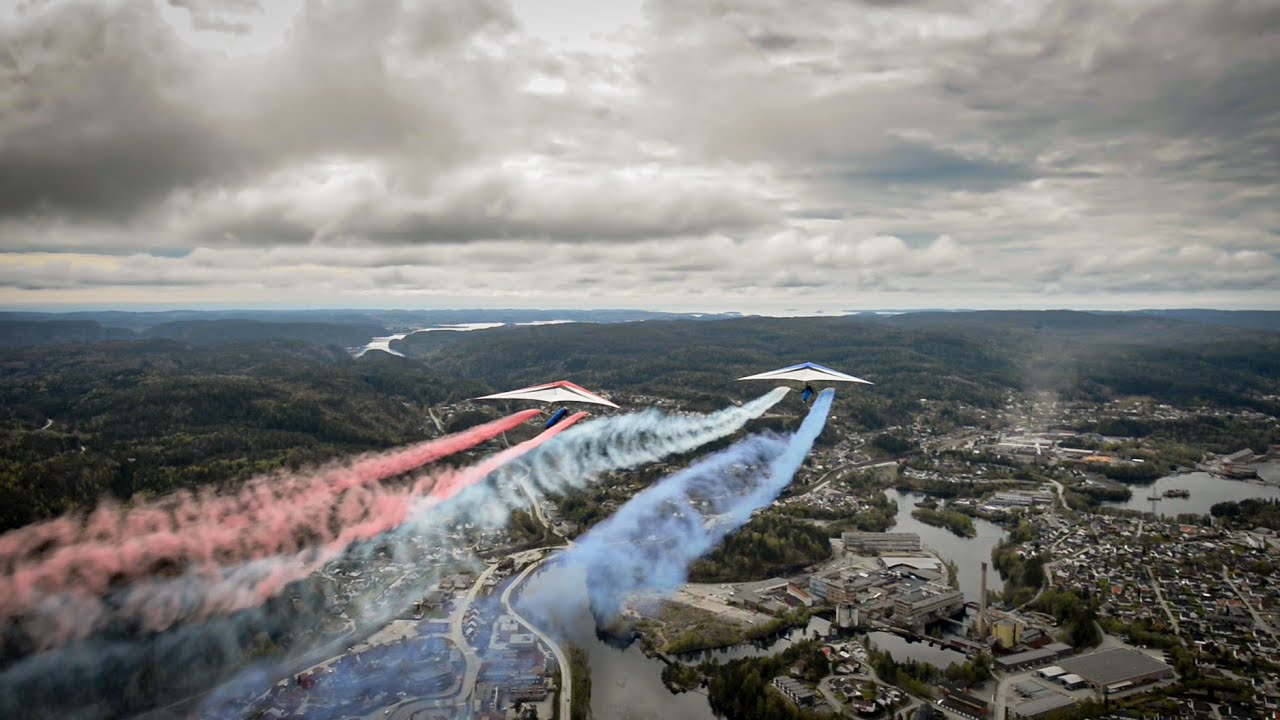 Flaggrøyk over Vennesla (camera/edit/sound by Tom-Gunnar Ståhl)