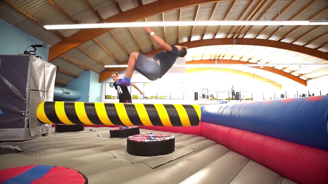 Parkour Akrobatik im Freizeitpark Essen - Indoor Trampolin Sprung Tricks in NRW - AirHop