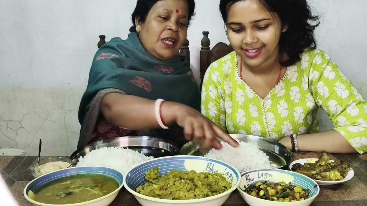 Eating show -Vat Macher Tel Vaji Papda Mach ar Jhal Dal Laou ar Ghanta Mach Diya Dai Misti🤤🤤