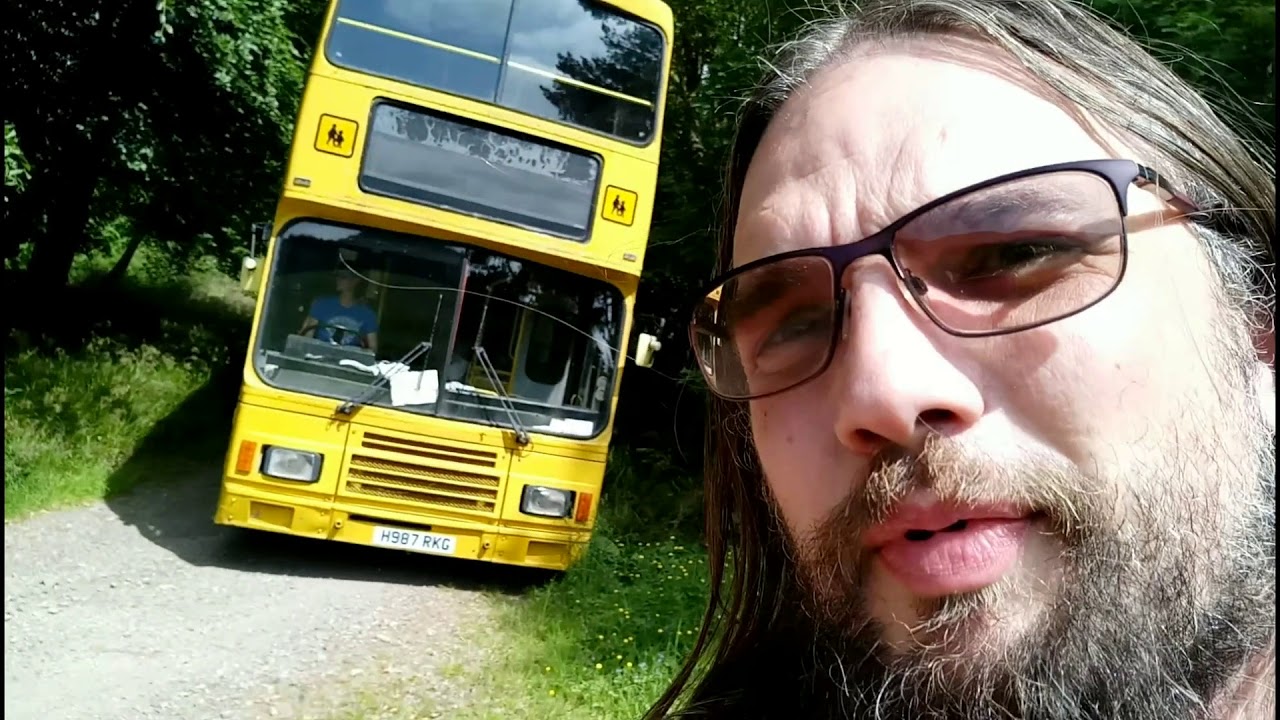 Shitefest 2018 - Bus greenlaning, dreadful cars.