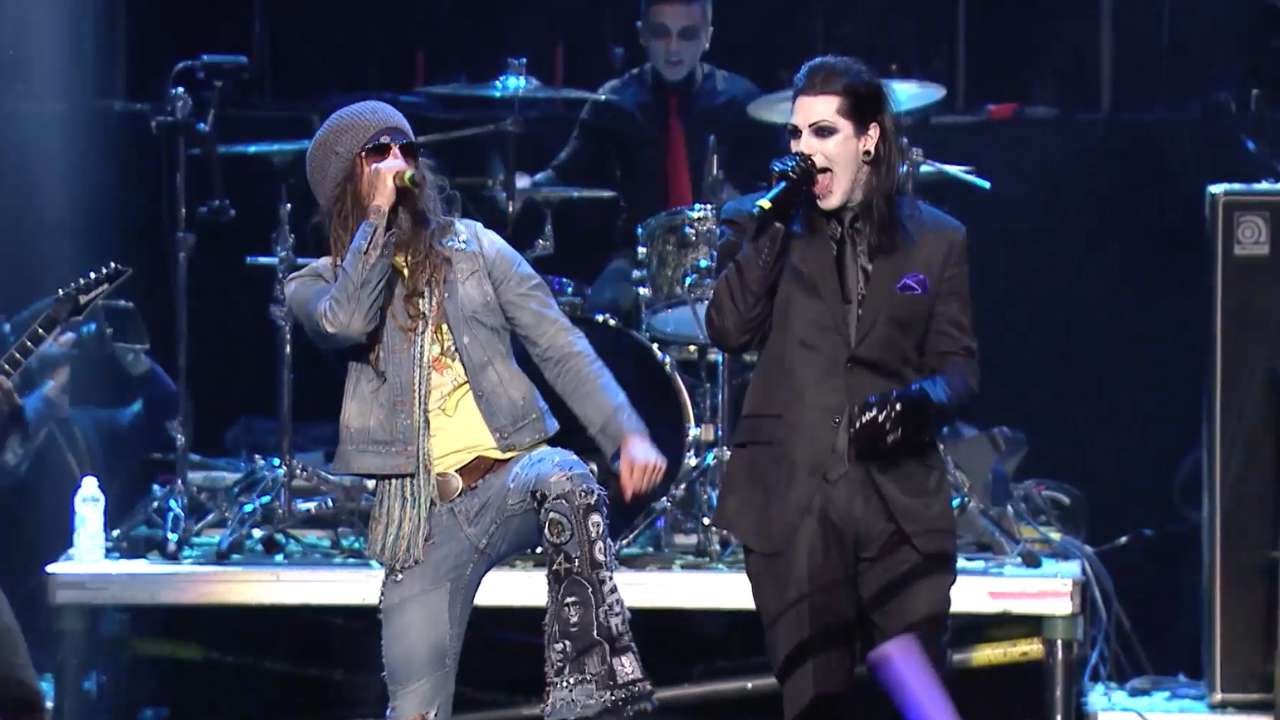 APMAs 2015: Motionless In White perform 
