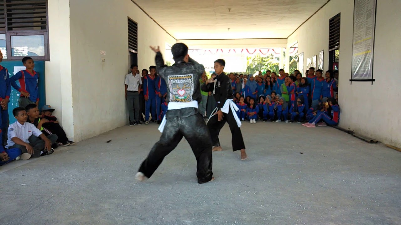 Pertunjukan PSHT Di Sekolah SMA Dalam Rangka Pembukaan Porseni