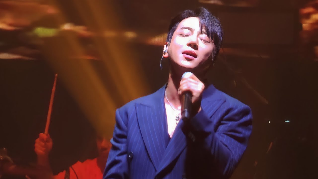 황치열 - [세로직캠] 가로수 그늘 아래 서면 230526  「Travel in Seosan 」