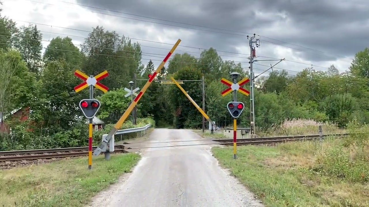 Järnvägsövergång Brunamåla / Swedish railroad crossing