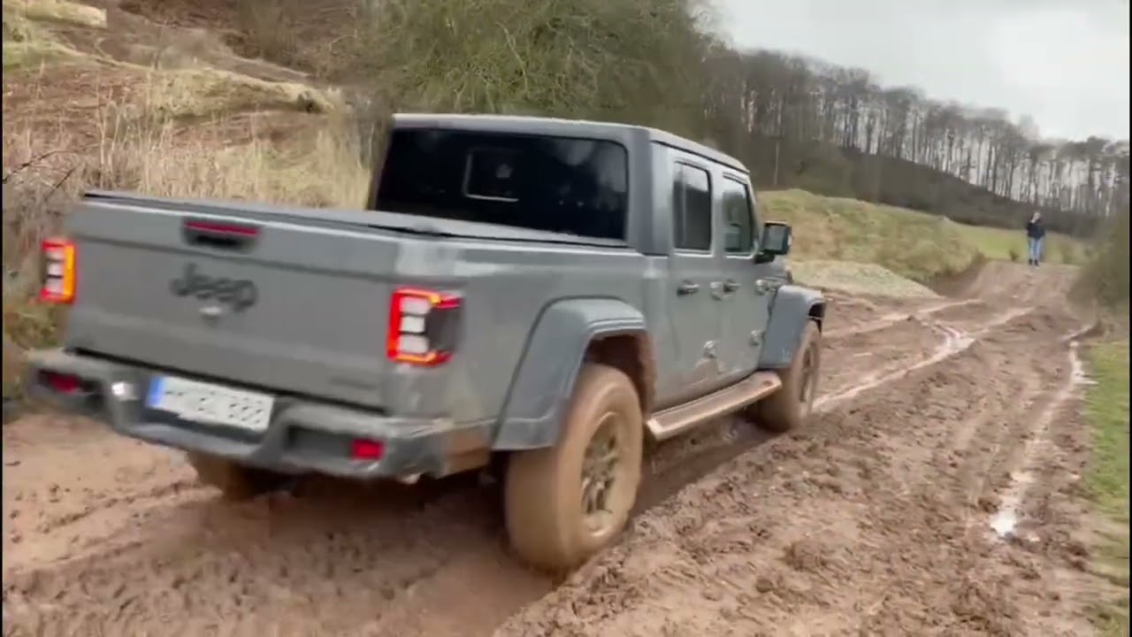 Jeep Gladiator Sport Off-Road Park Mammut
