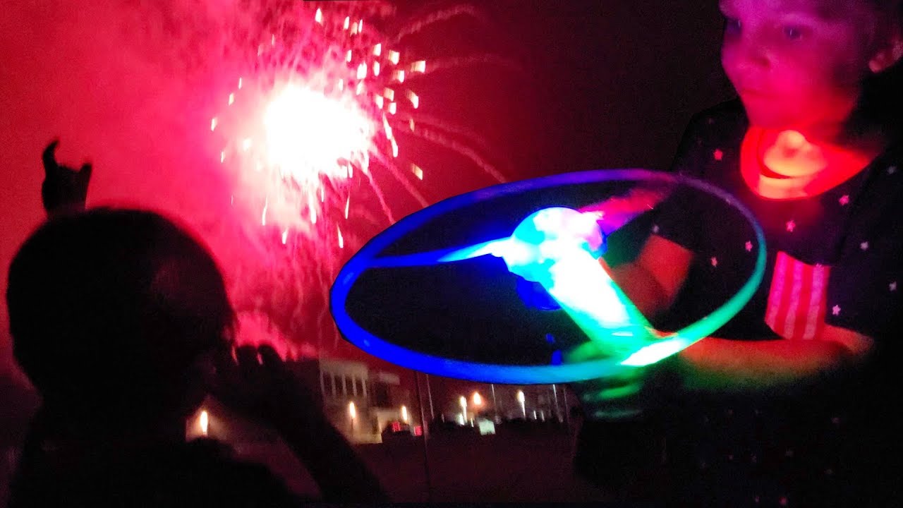 FIREWORKS & FLYING DISCS!