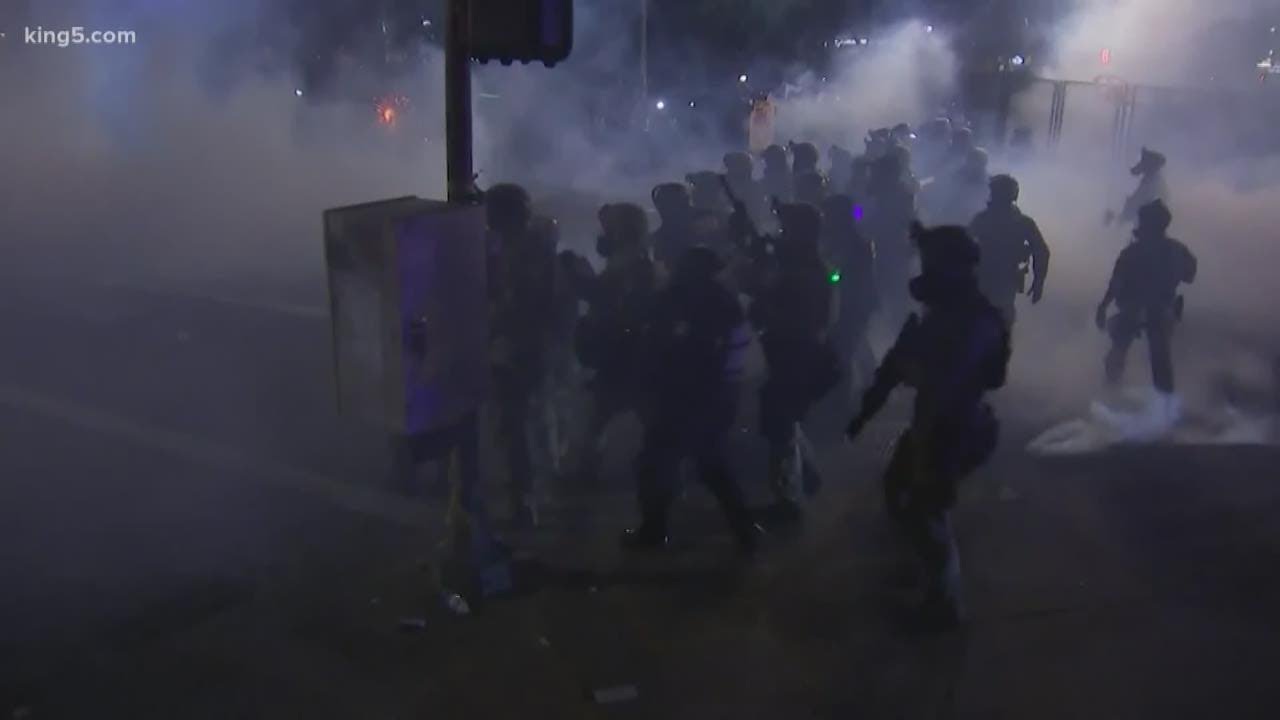Federal judge blocks Seattle ban on police crowd control measures