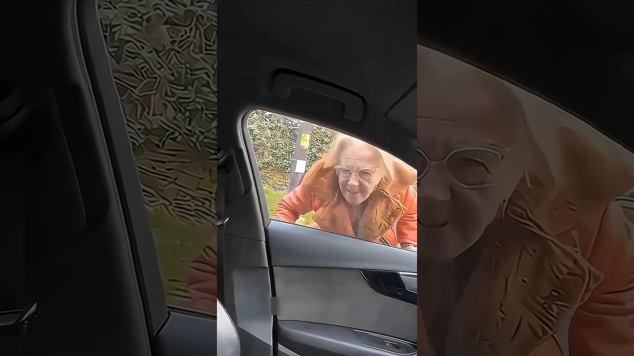 Foreign Horror Real Footage 😱 Car Ke Bahar Budi Aurat Ne Hila Di Duniya | 