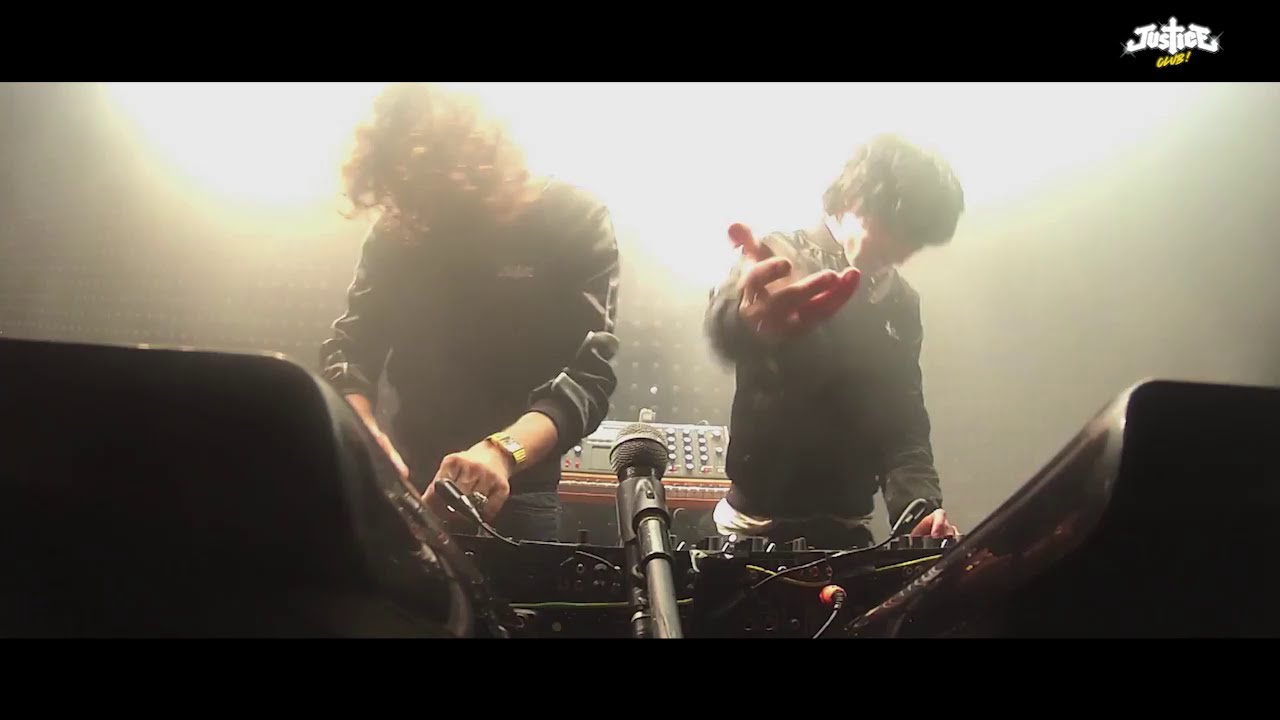 Justice - We are your Friends / Live Ar&egrave;nes de Nimes (Multi camera)