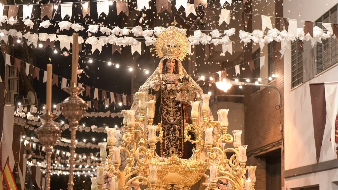 Petalada a la Virgen del Carmen de San Leandro || #GloriasSevilla25