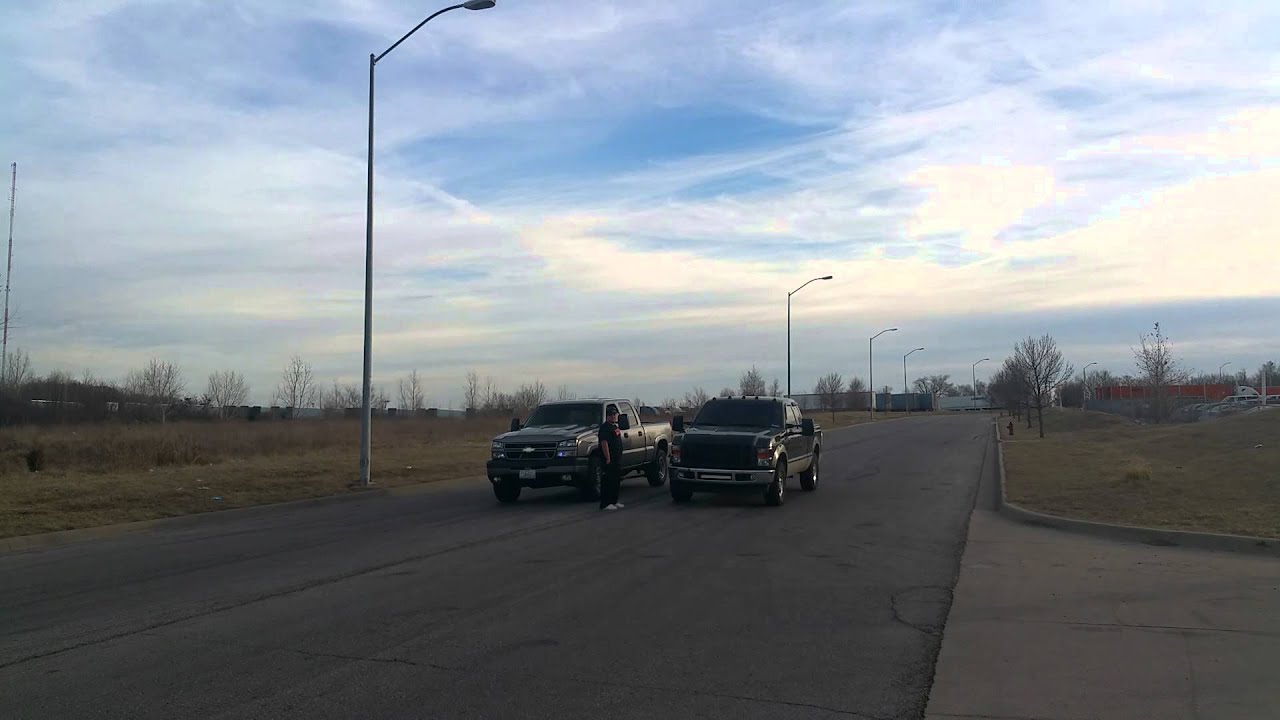 Quick diesel race. Duramax vs Powerstroke
