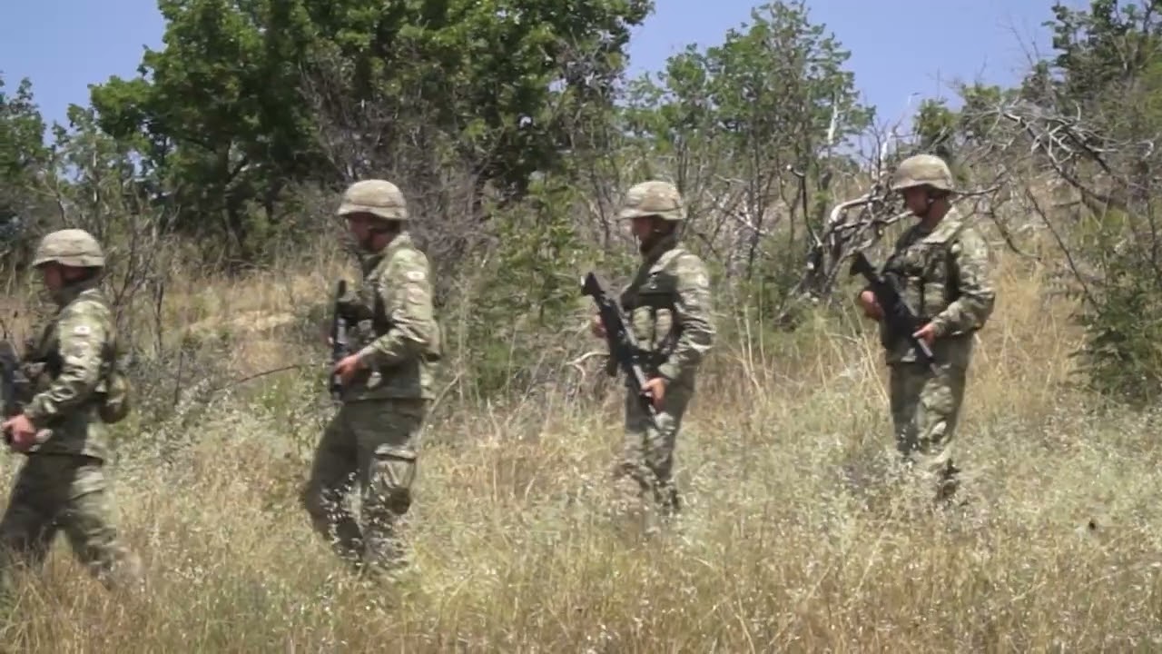 Извори за ТВ 24 од велешката касарна: Најмалку десетина војници во изолација поради шуга