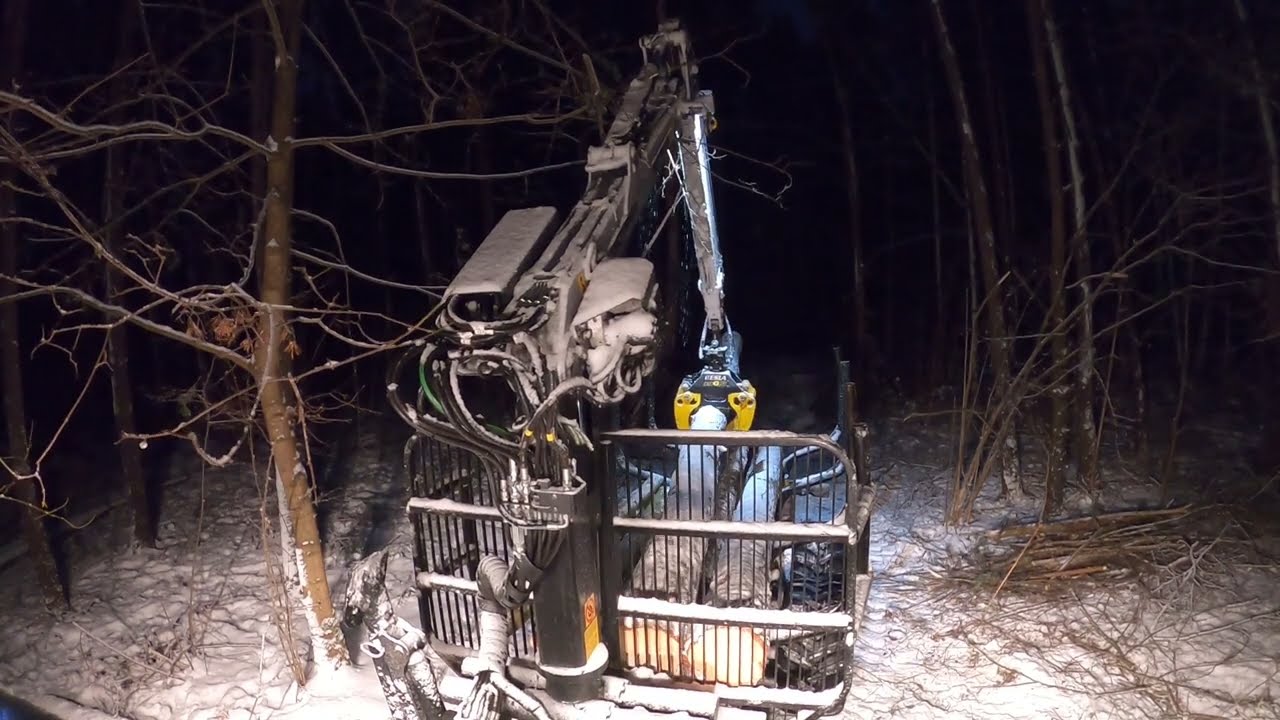 Valtra 154e.  Kesla 144nd 2021 model. Early morning.