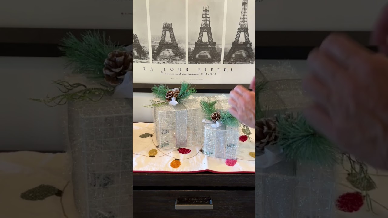 Hourleey Set of 3 Christmas Lighted Gift Boxes