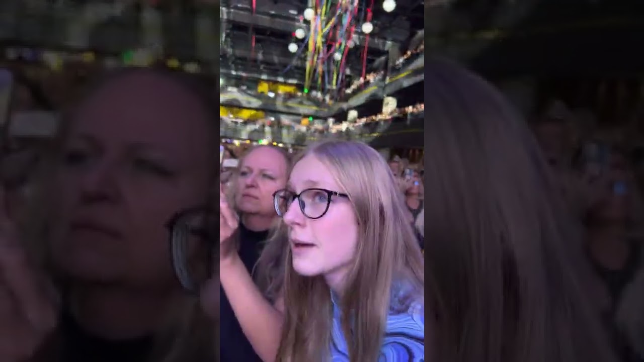 Kryštof - Zůstaň tu se mnou (live Fórum Karlín 07/10/2022)  #kryštof