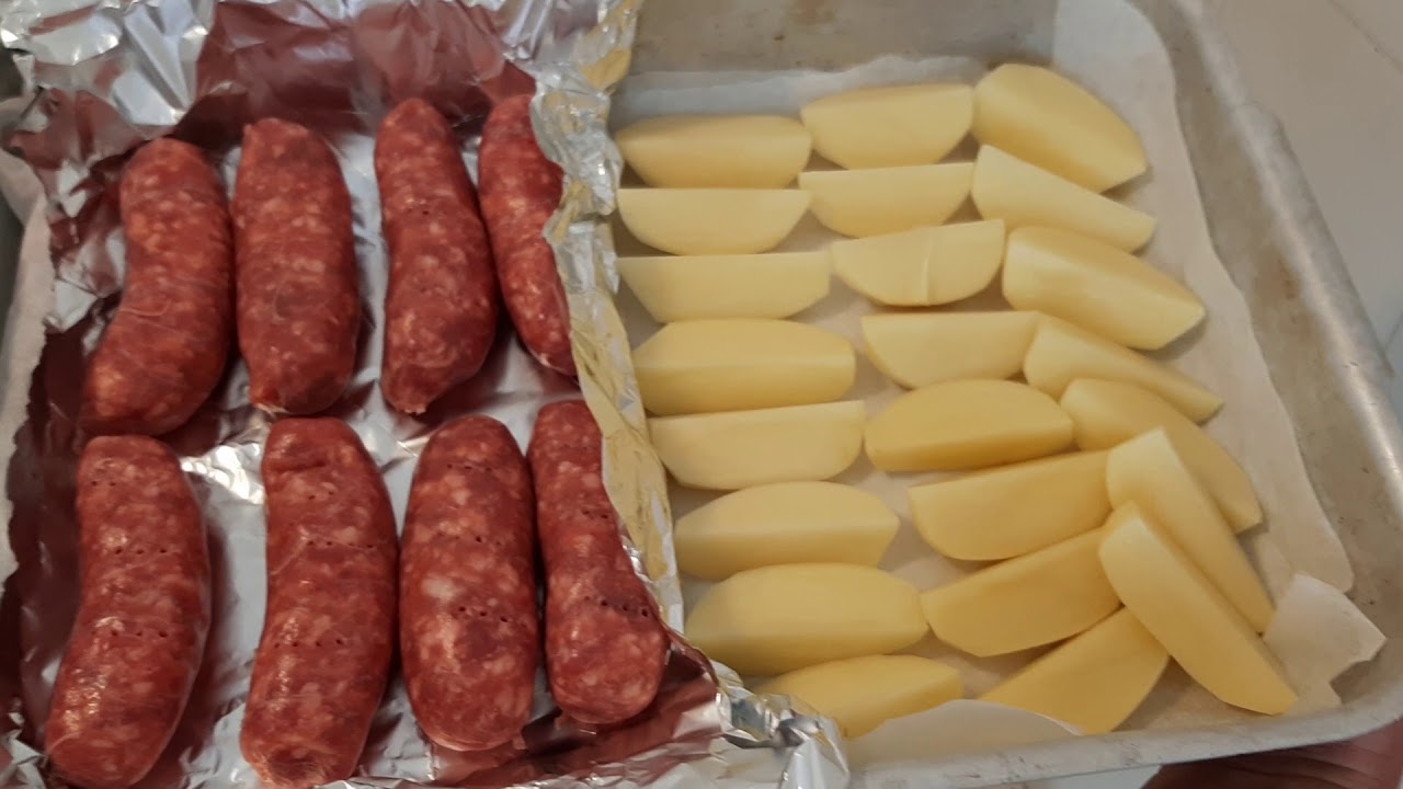 Salsiccia con patate cotta al forno senza sporcare la teglia