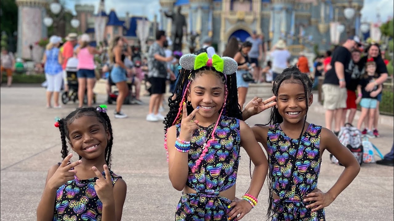 DISNEY WORLD WITH GREY (Spring Break Day 2)