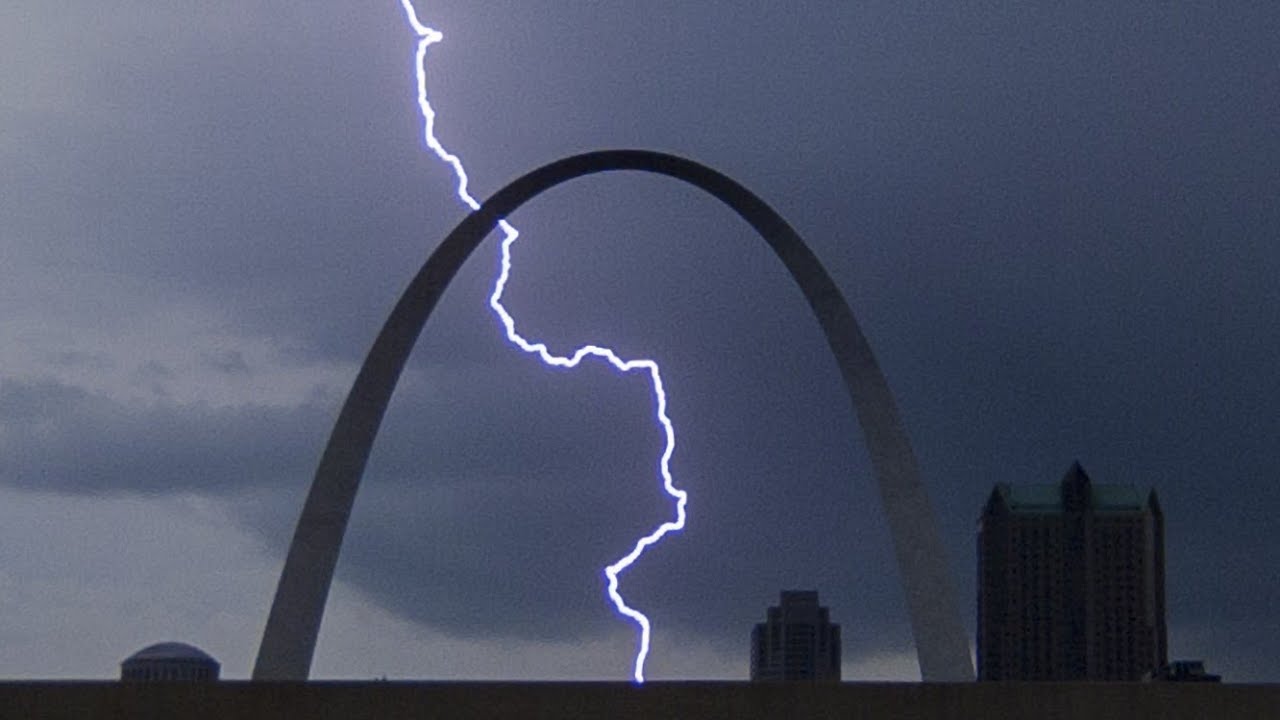 Lightning show over the Gateway Arch in 1500FPS slow motion - May 24, 2020